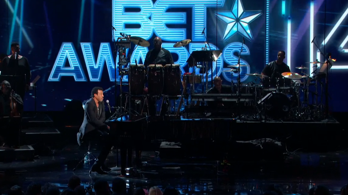 BET Awards Misspells Lionel Richie’s Name On His Award